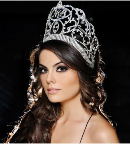 Jimena Navarrete como la nueva belleza mundial, 2010. Photo: Nuestra Belleza MEXICO.