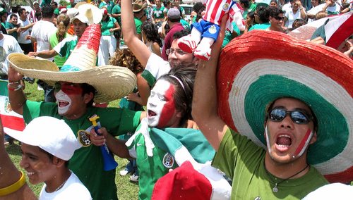 Fotografia de la afición mexicana siguiente a su EQUIPO!!!