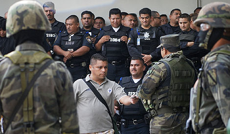 Miembros de la Policía Federal y del Ejército Mexicano.