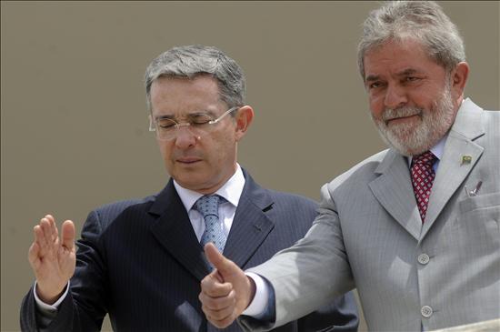 Los presidentes de Colombia y Brasil,  Álvaro Uribe y Luiz Inácio Lula da Silva.