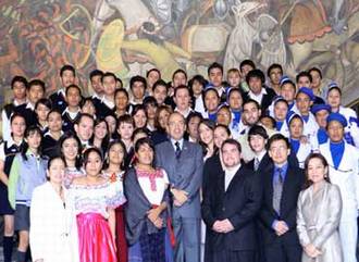 Foto Felipe Calderon en Premio de la Juventud 2008